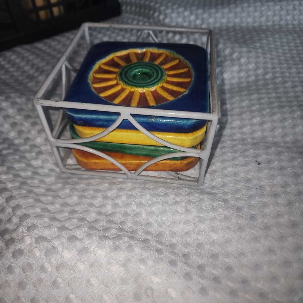 JACKSON & PERKINS EUC 6" CERAMIC TILE COASTER SET IN METAL HOLDER  MADE IN INDIA